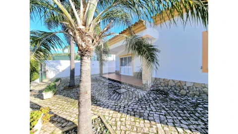 Moradia T4 para Venda em Moncarapacho e Fuseta