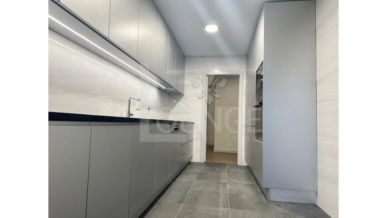 Apartamento T3 para Venda em Cedofeita, Santo Ildefonso, Sé, Miragaia, São Nicolau e Vitória Foto 9