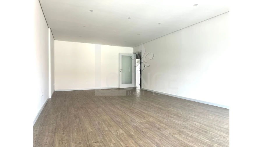 Apartamento T3 para Venda em Cedofeita, Santo Ildefonso, Sé, Miragaia, São Nicolau e Vitória Foto 4