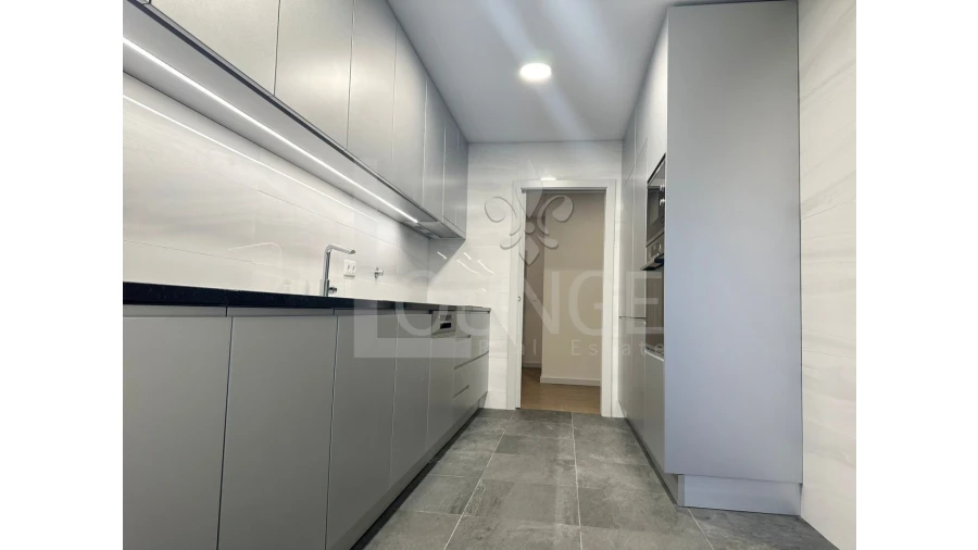 Apartamento T3 para Venda em Cedofeita, Santo Ildefonso, Sé, Miragaia, São Nicolau e Vitória Foto 9
