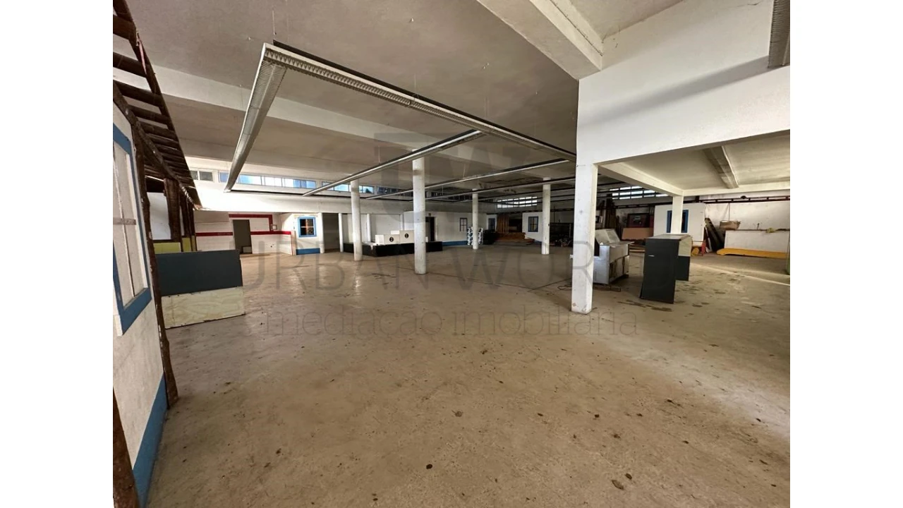 Armazém para Venda em Sobral de Monte Agraço Foto 2