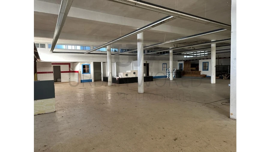 Armazém para Venda em Sobral de Monte Agraço