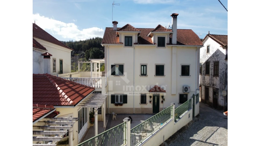 Moradia T5 para Venda em Castanheira de Pêra e Coentral Foto 2