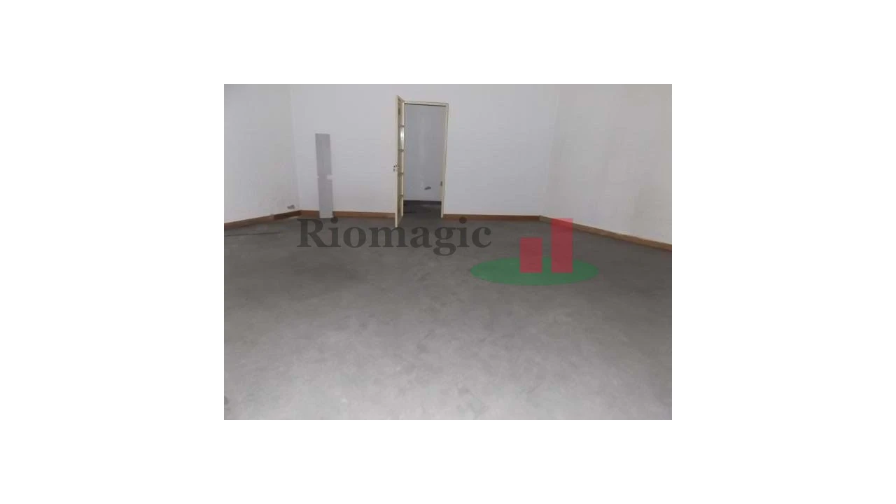 Loja para Venda em Amiais de Baixo Foto 6