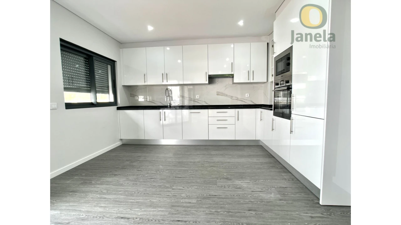 Apartamento T3 para Venda em Quelfes Foto 1