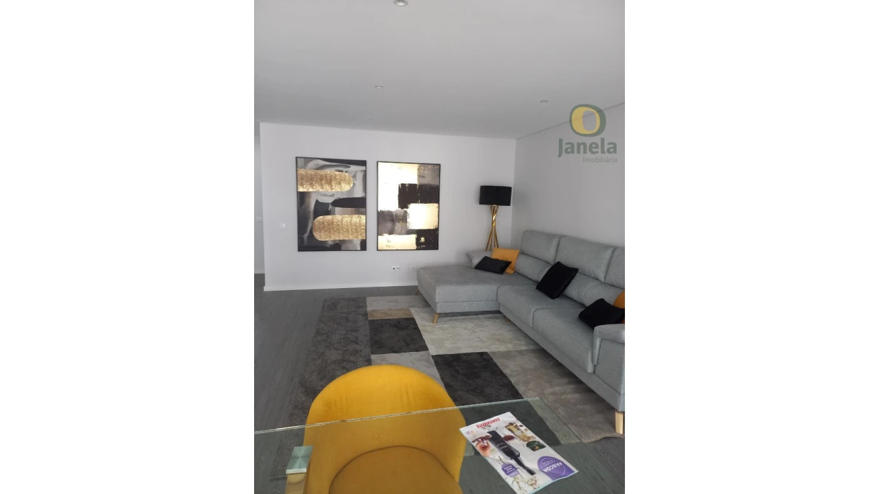 Apartamento T3 para Venda em Quelfes Foto 2