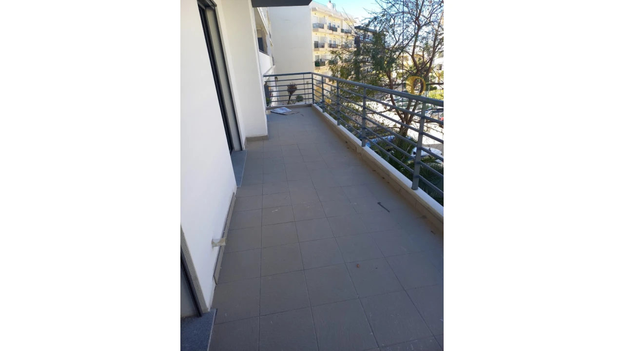 Apartamento T3 para Venda em Quelfes Foto 4