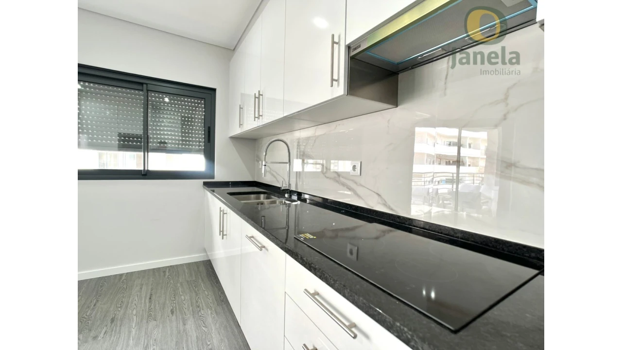 Apartamento T3 para Venda em Quelfes Foto 10