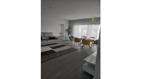 Apartamento T3 para Venda em Quelfes