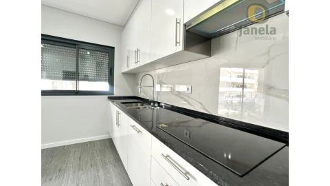 Apartamento T3 para Venda em Quelfes