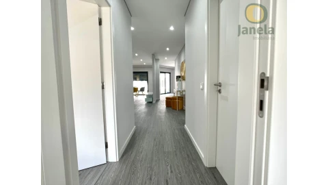 Apartamento T3 para Venda em Quelfes