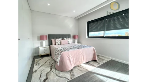 Apartamento T3 para Venda em Quelfes