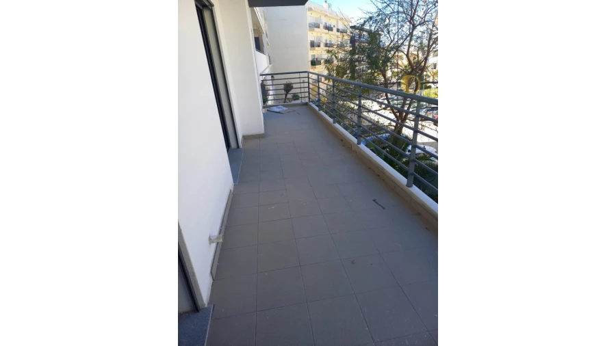 Apartamento T3 para Venda em Quelfes Foto 4