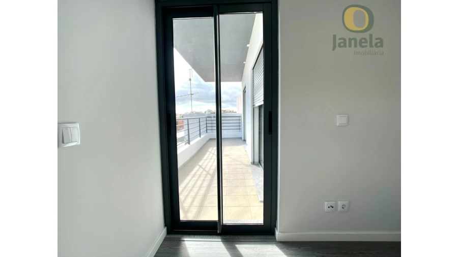 Apartamento T3 para Venda em Quelfes Foto 25