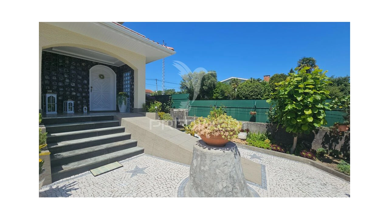 Moradia T4 para Venda em Areias, Sequeirô, Lama e Palmeira Foto 2