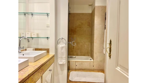 Apartamento T4 para Venda em Misericórdia