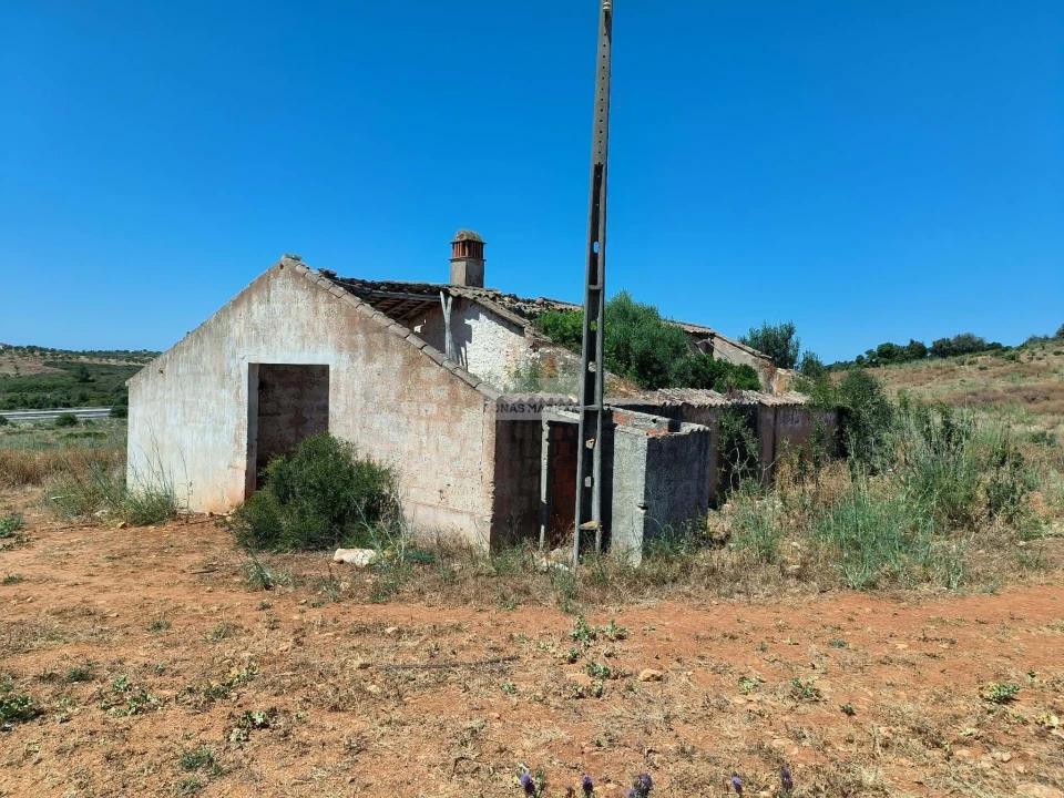 Terreno para Venda em Lagos (São Sebastião e Santa Maria) Foto 1