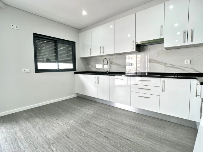 Apartamento T3 para Venda em Quelfes Foto 19