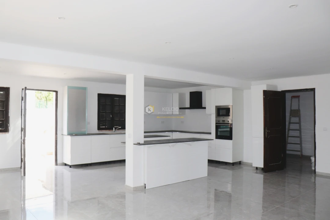 Moradia T4 para Venda em Quarteira Foto 5