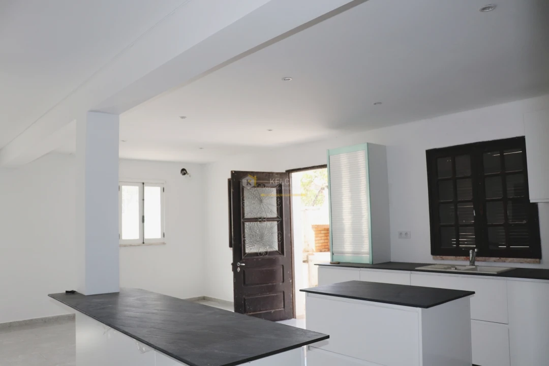 Moradia T4 para Venda em Quarteira Foto 8