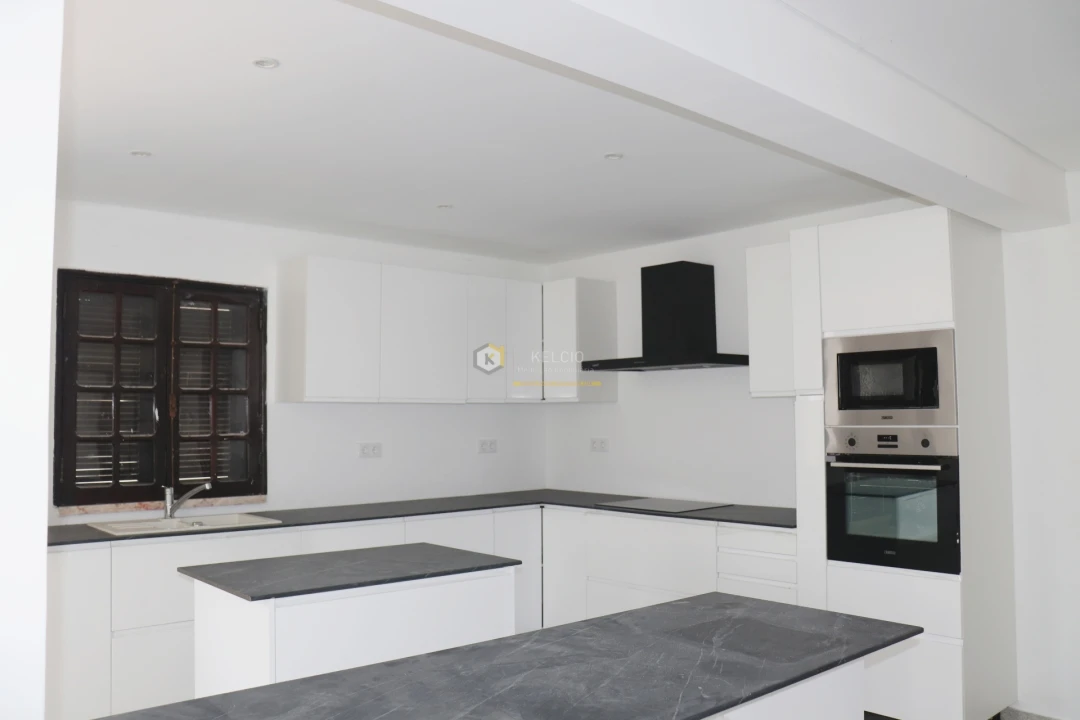 Moradia T4 para Venda em Quarteira Foto 7