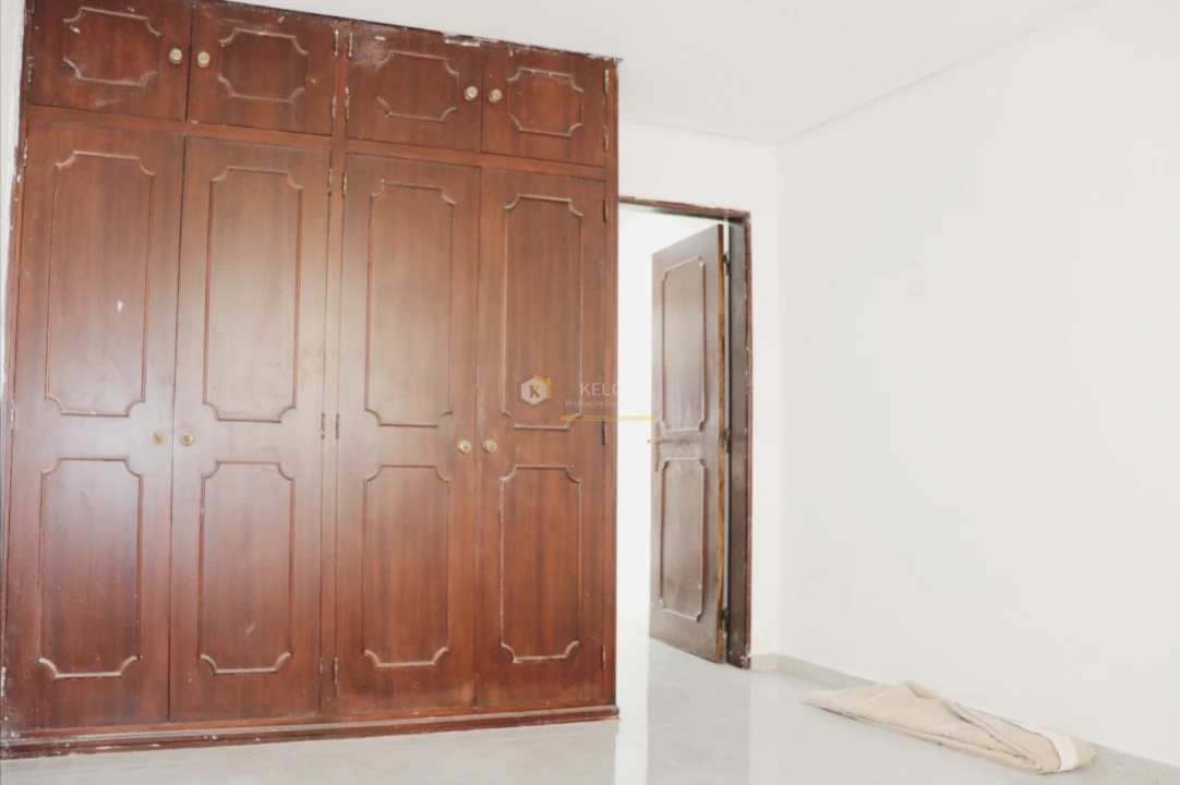 Moradia T4 para Venda em Quarteira Foto 13