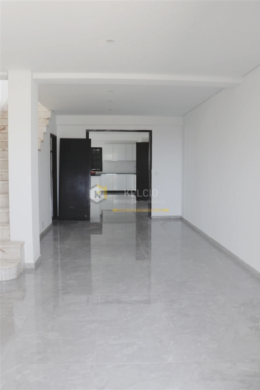 Moradia T4 para Venda em Quarteira Foto 3