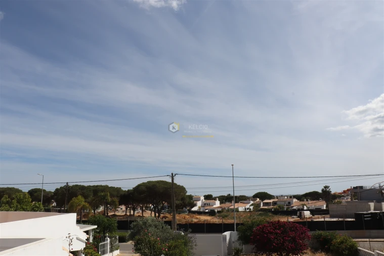 Moradia T4 para Venda em Quarteira Foto 35