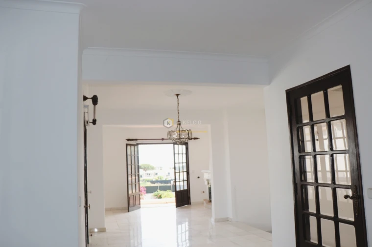 Moradia T4 para Venda em Quarteira Foto 18