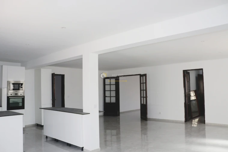 Moradia T4 para Venda em Quarteira Foto 9