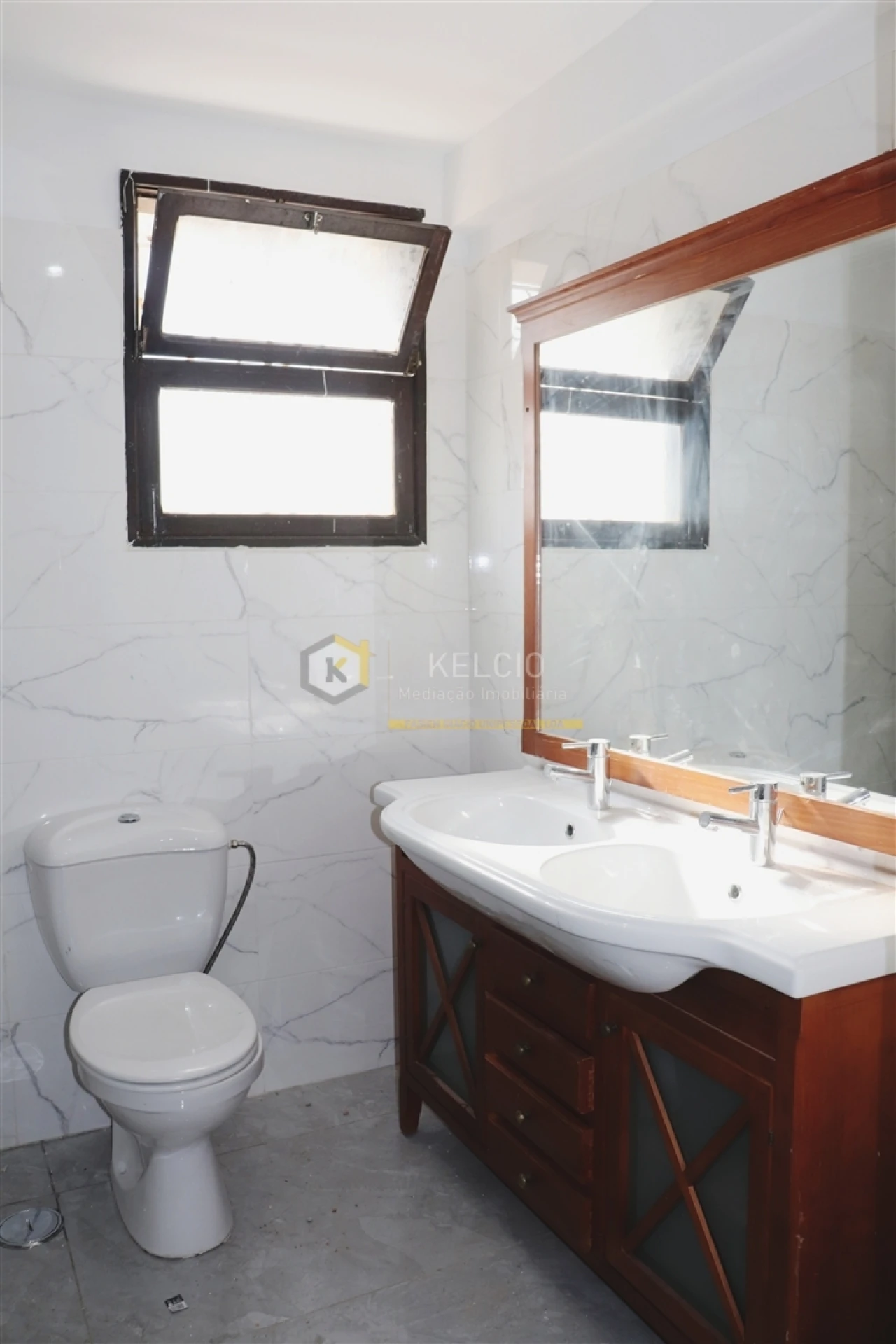 Moradia T4 para Venda em Quarteira Foto 11