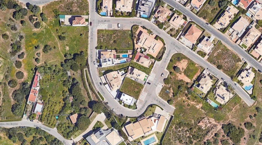 Terreno para Venda em Alvor Foto 1