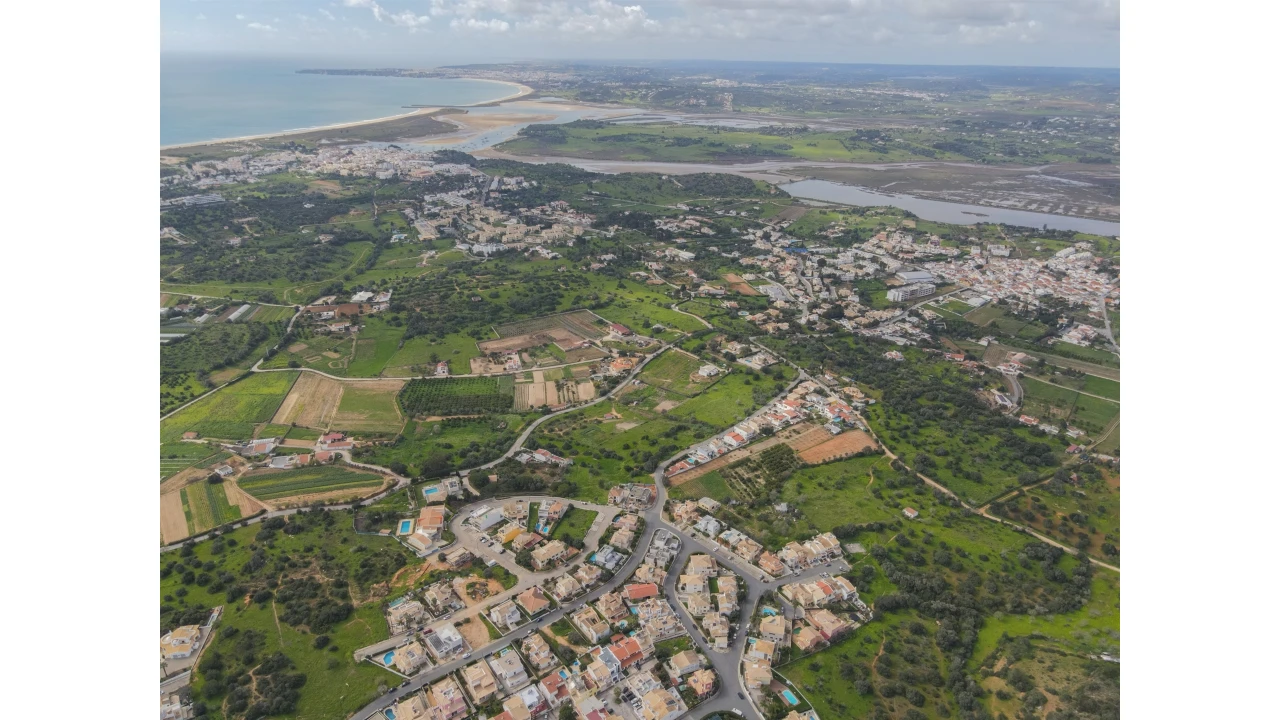 Terreno para Venda em Alvor Foto 1