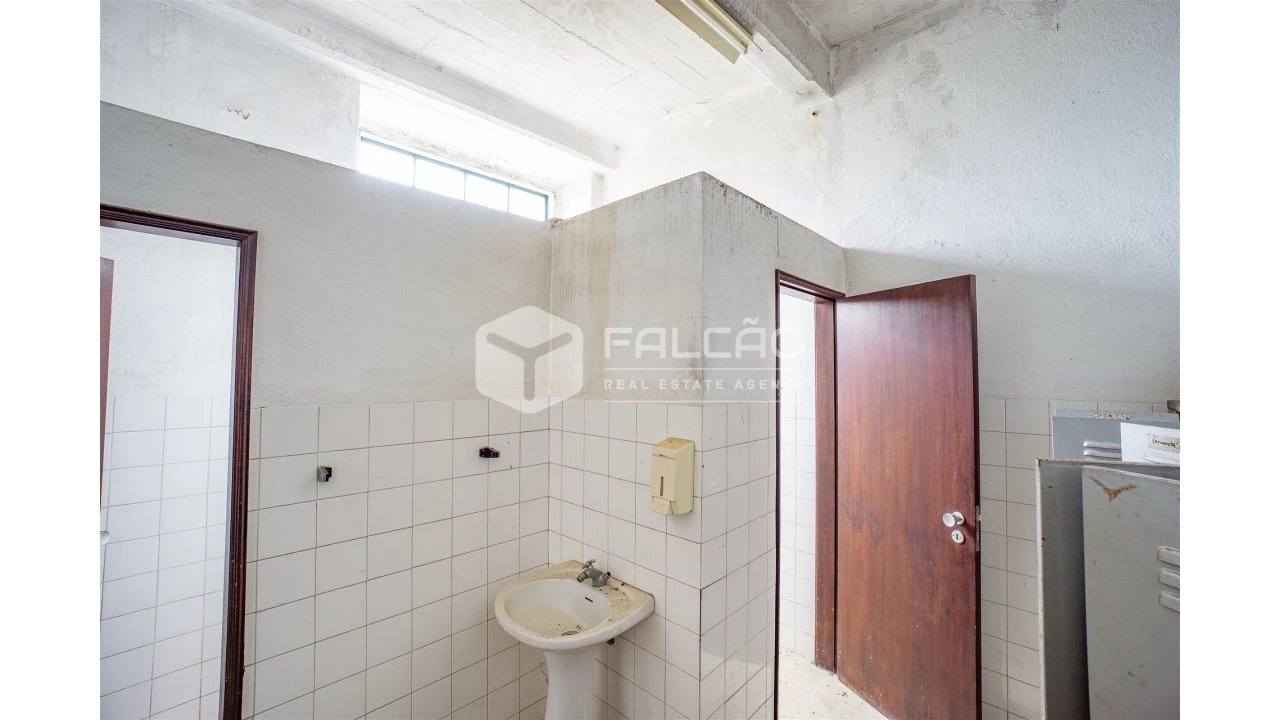 Armazém para Venda em Malhou, Louriceira e Espinheiro Foto 39