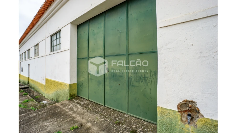 Armazém para Venda em Malhou, Louriceira e Espinheiro