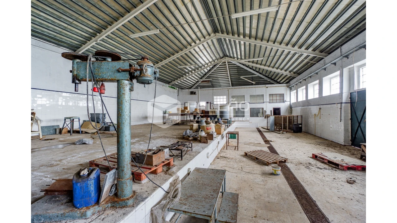 Armazém para Venda em Malhou, Louriceira e Espinheiro Foto 45