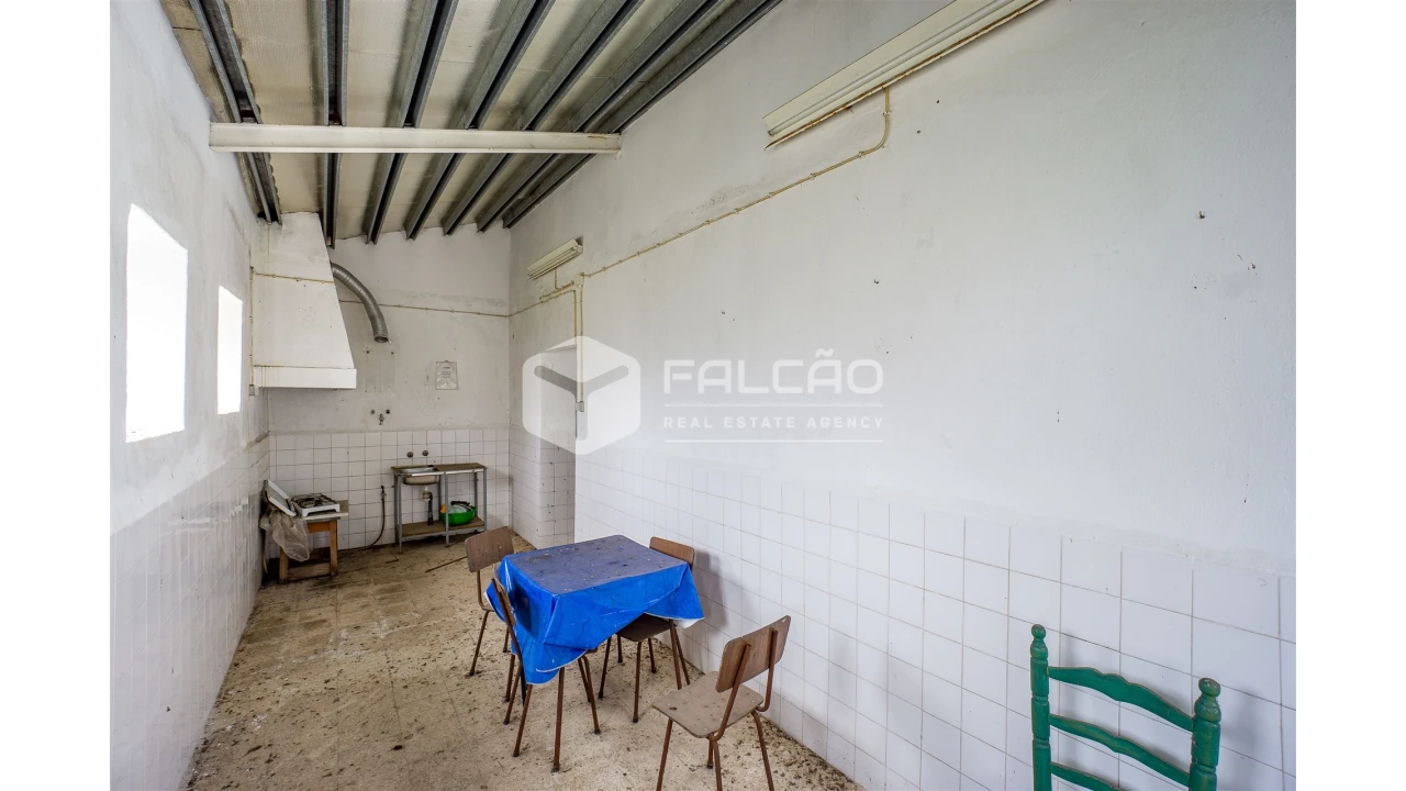 Armazém para Venda em Malhou, Louriceira e Espinheiro Foto 42