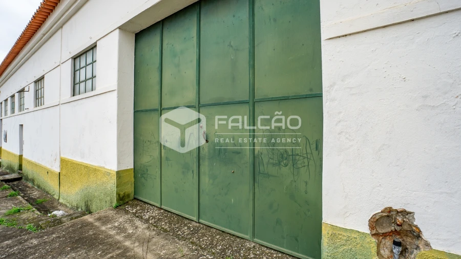 Armazém para Venda em Malhou, Louriceira e Espinheiro