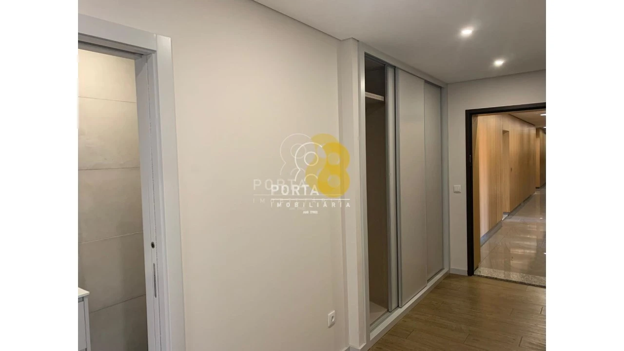 Apartamento T3 para Venda em Cedofeita, Santo Ildefonso, Sé, Miragaia, São Nicolau e Vitória Foto 9