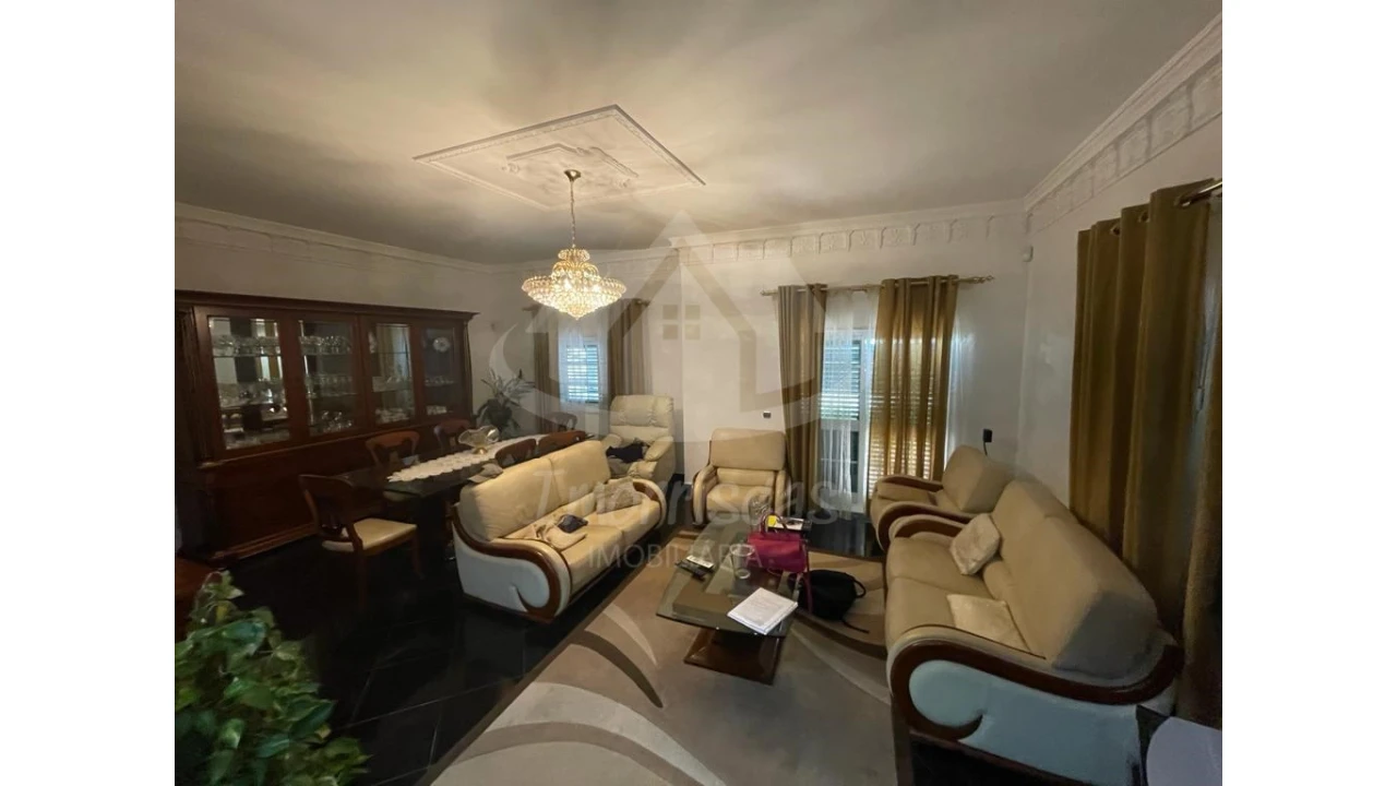 Moradia T4 para Venda em Vialonga Foto 2