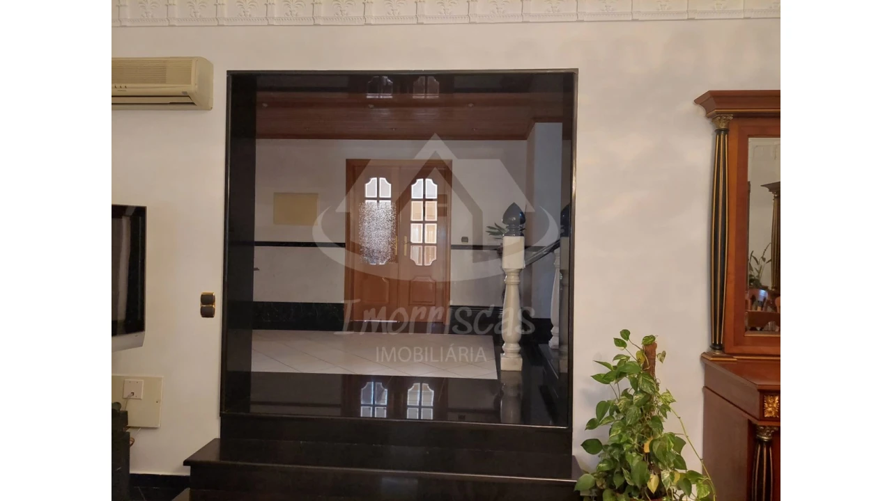 Moradia T4 para Venda em Vialonga Foto 8