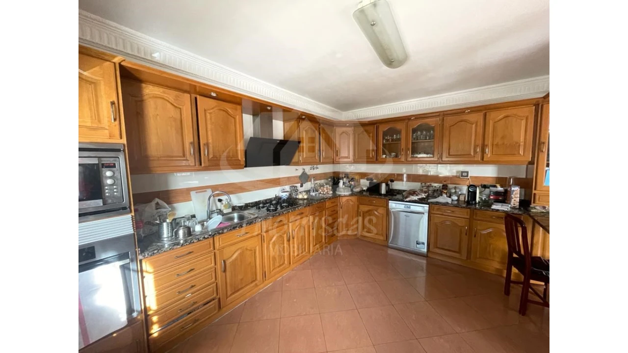 Moradia T4 para Venda em Vialonga Foto 4