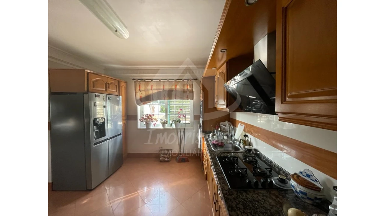 Moradia T4 para Venda em Vialonga Foto 6