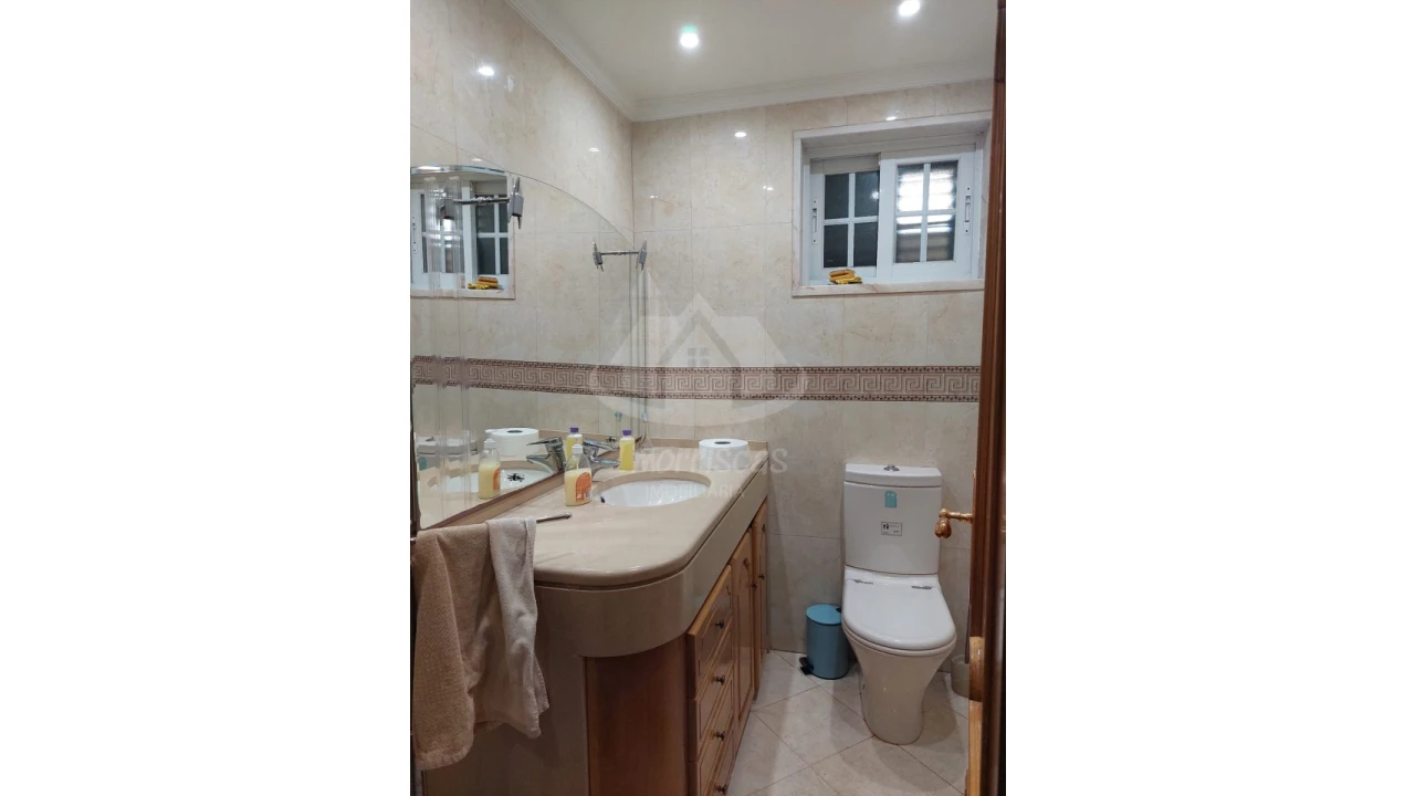 Moradia T4 para Venda em Vialonga Foto 11