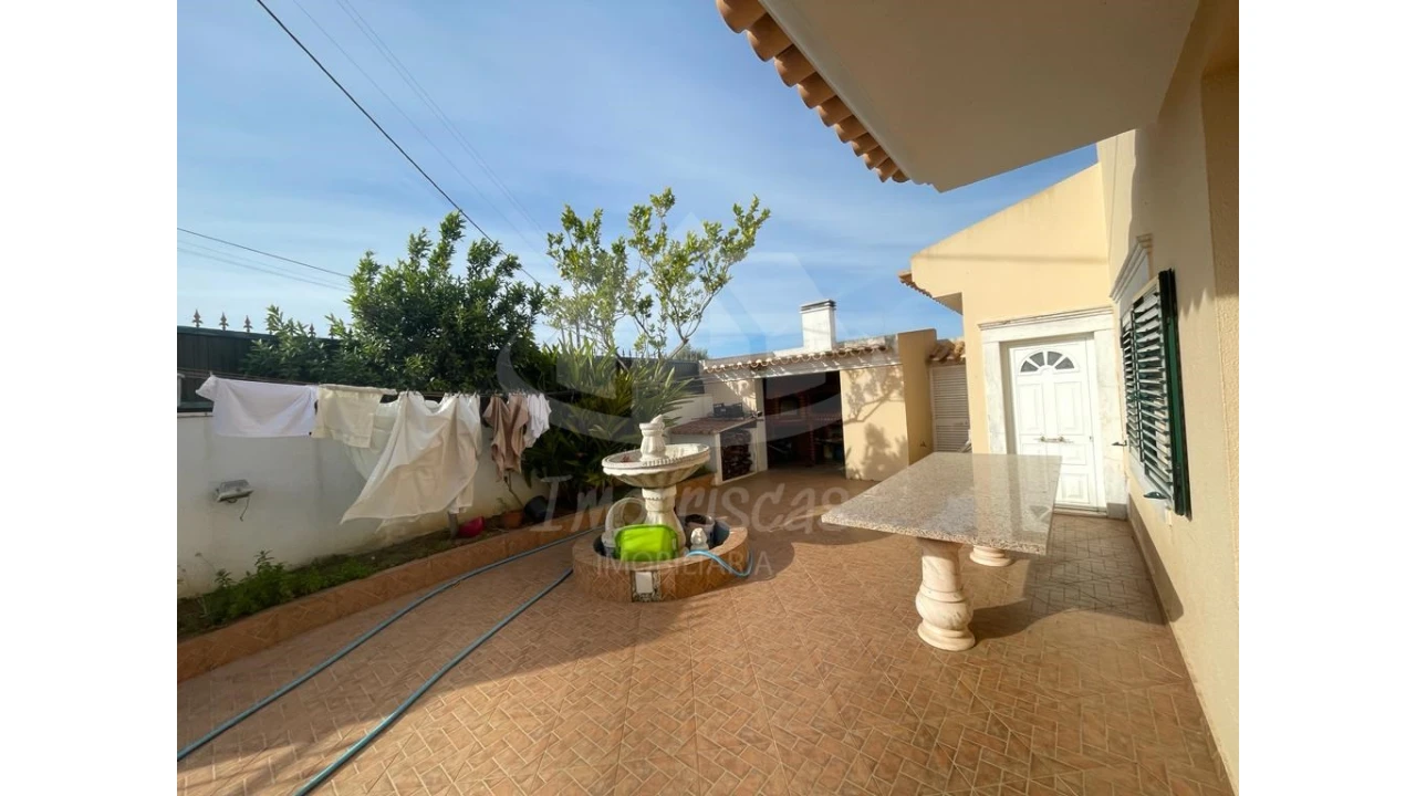 Moradia T4 para Venda em Vialonga Foto 31