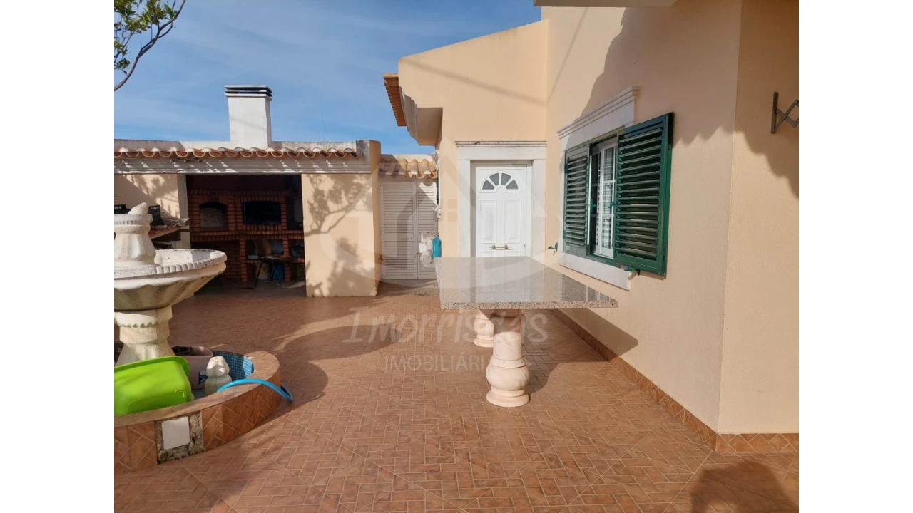 Moradia T4 para Venda em Vialonga Foto 32