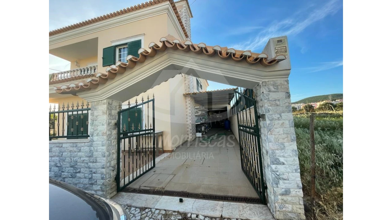 Moradia T4 para Venda em Vialonga Foto 3