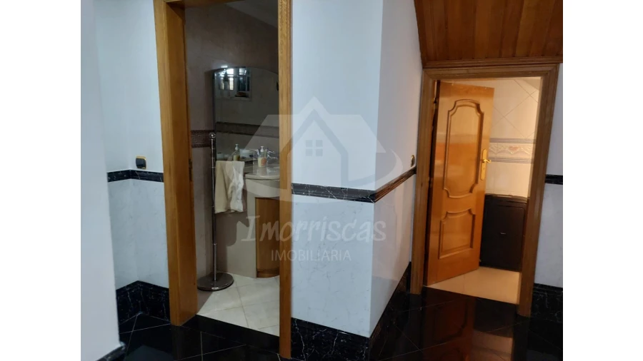 Moradia T4 para Venda em Vialonga Foto 10