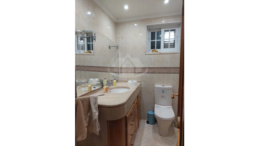 Moradia T4 para Venda em Vialonga Foto 11