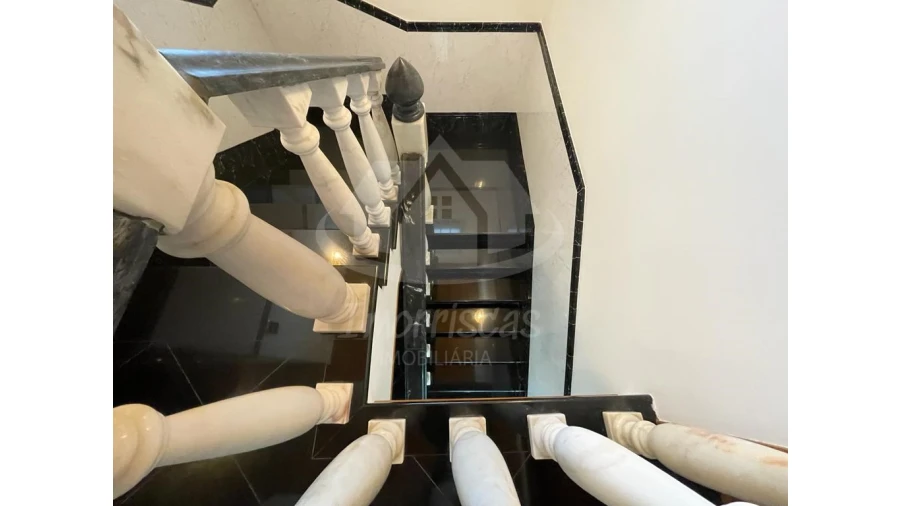 Moradia T4 para Venda em Vialonga Foto 12